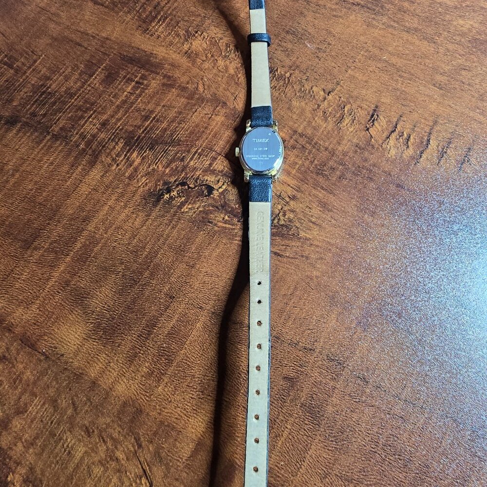 Ladies Timex Watch - Picture 4 of 4